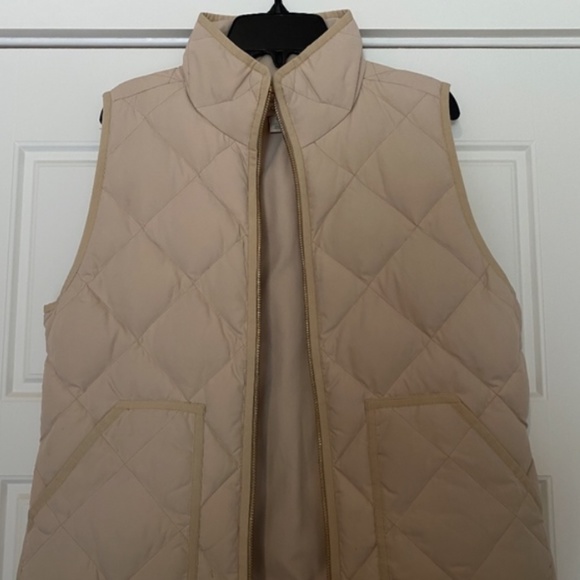 J.Crew Women’s Quilted Vest in Cream - Picture 3 of 3